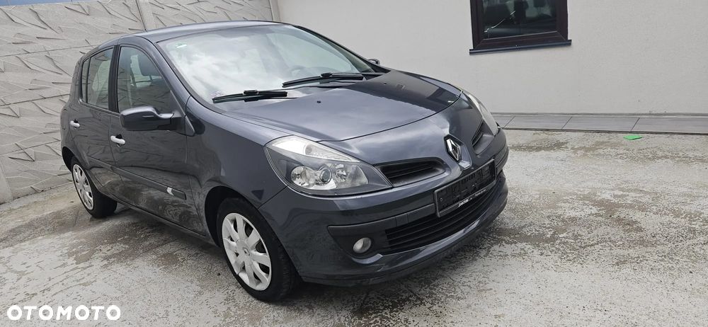 Renault Clio 1.2 16V 75 Expression - 9