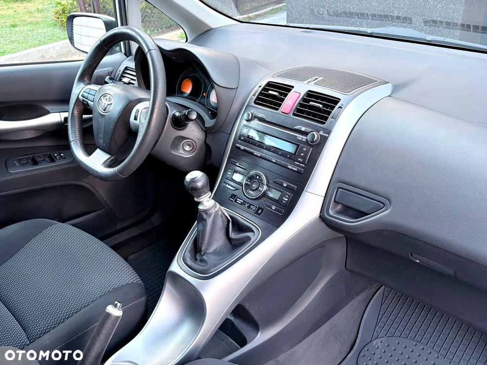 Toyota Auris 1.6 Premium Comfort - 17