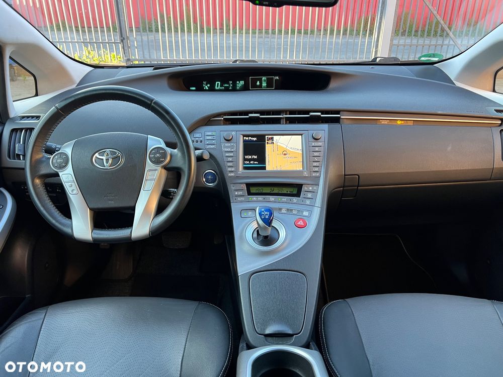 Toyota Prius (Hybrid) Executive - 23