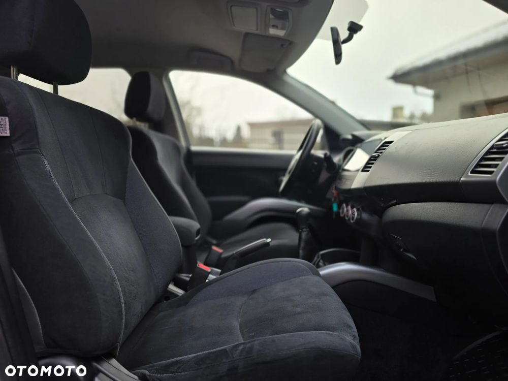 Mitsubishi Outlander - 17