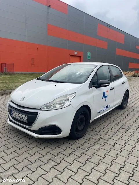 Peugeot 208 - 1