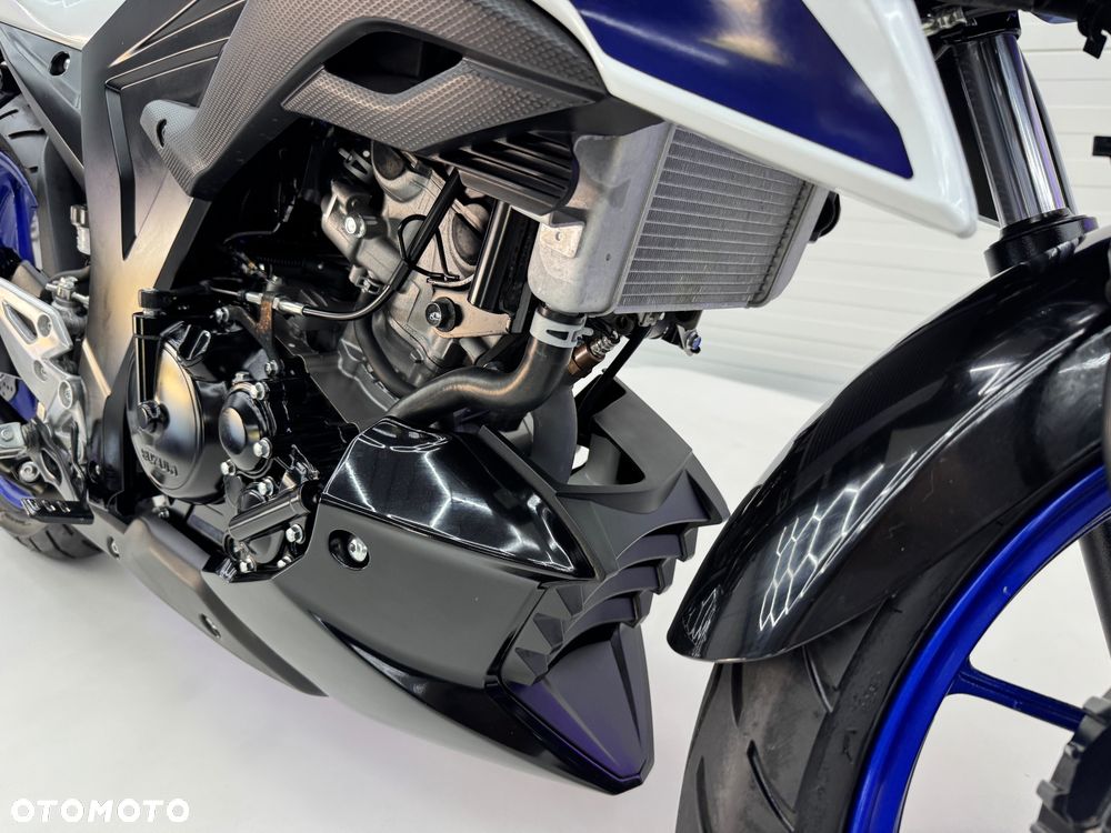 Suzuki GSX - 19