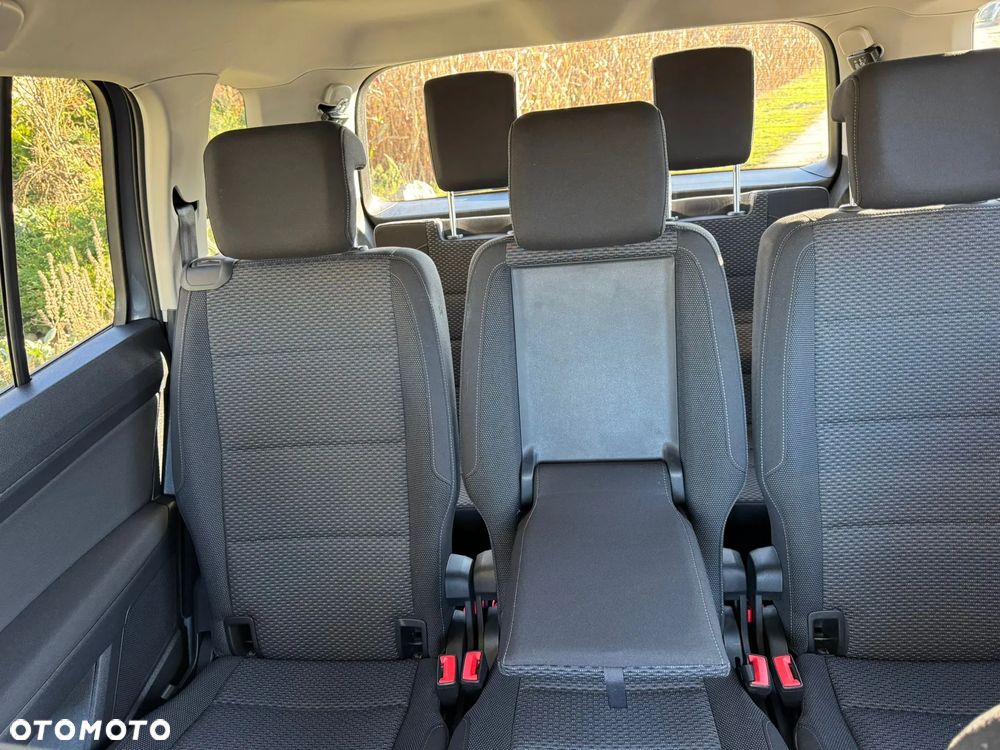 Volkswagen Touran - 35