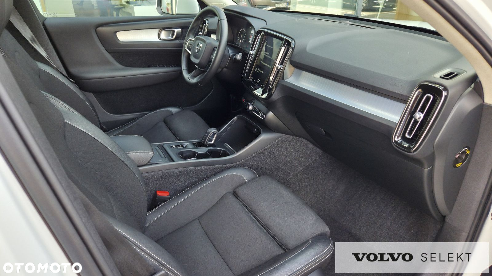 Volvo XC 40 T3 Momentum Pro - 14