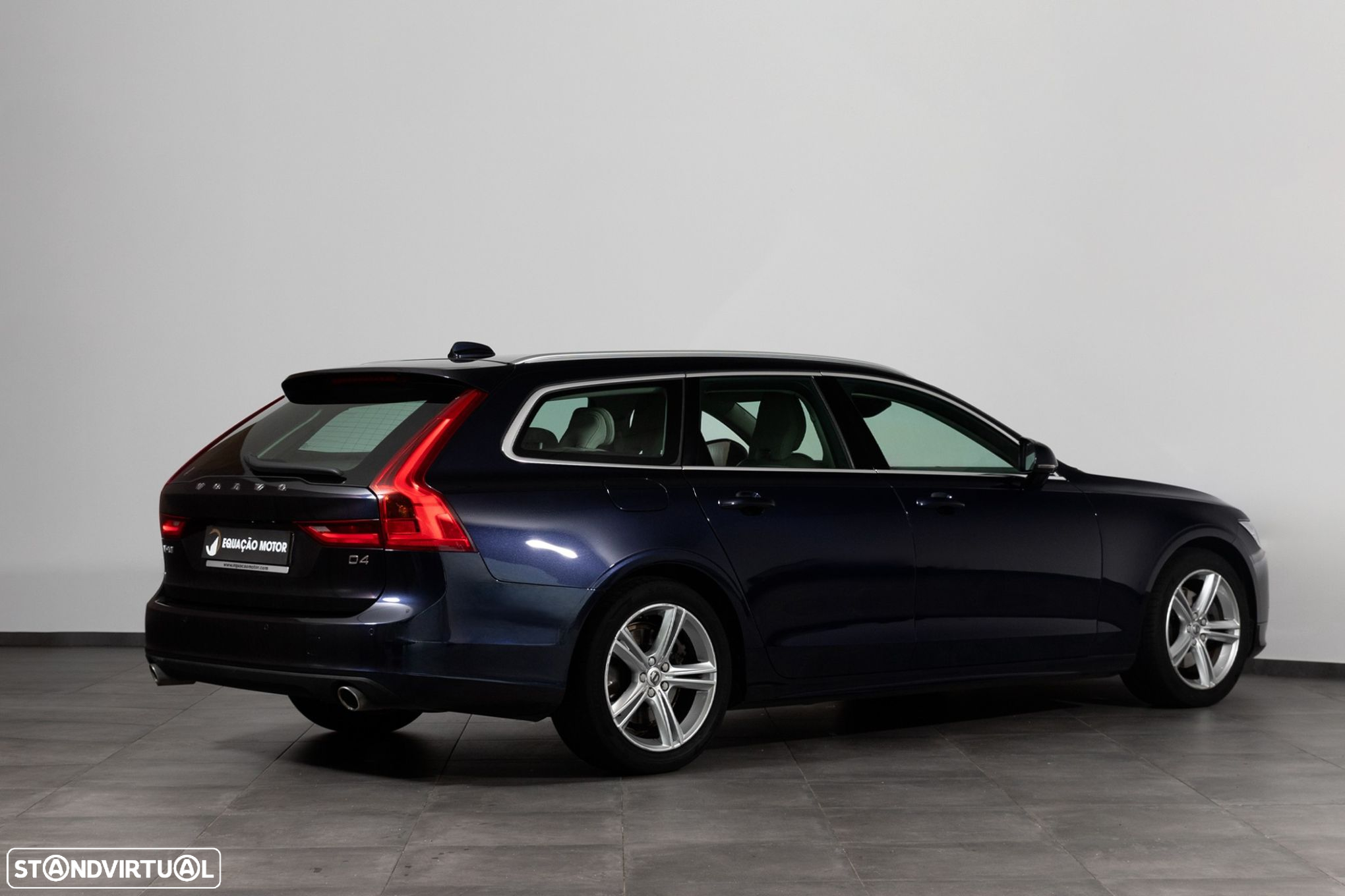 Volvo V90 2.0 D4 Momentum Geartronic - 4