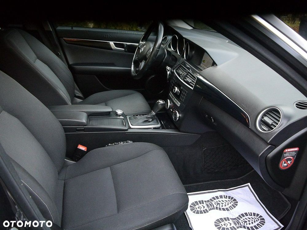 Mercedes-Benz Klasa C 220 CDI 7G-TRONIC Avantgarde Edition - 32