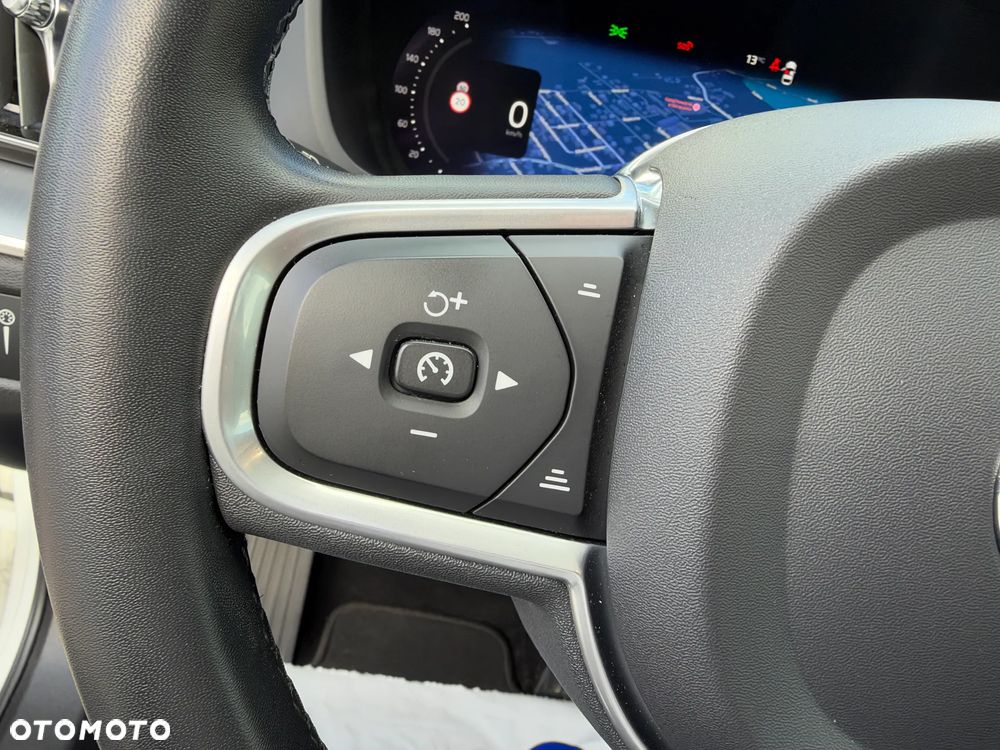 Volvo XC 60 B4 D AWD Momentum Pro - 24