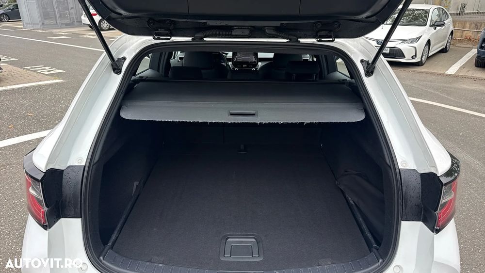 Toyota Corolla 1.8 HSD Dynamic - 13