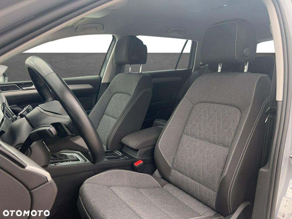 Volkswagen Passat - 16