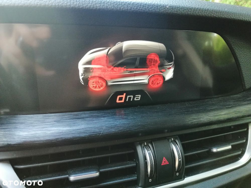 Alfa Romeo Stelvio - 17