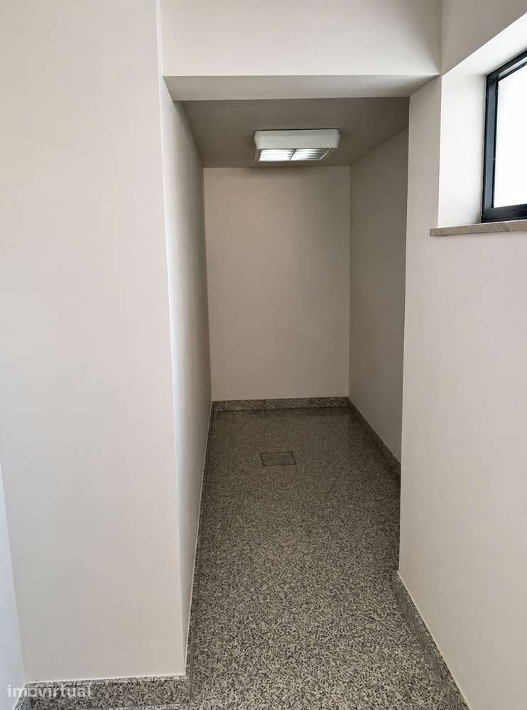 Loja com Excelente Visibilidade no Centro da Mealhada - Grande imagem: 5/14