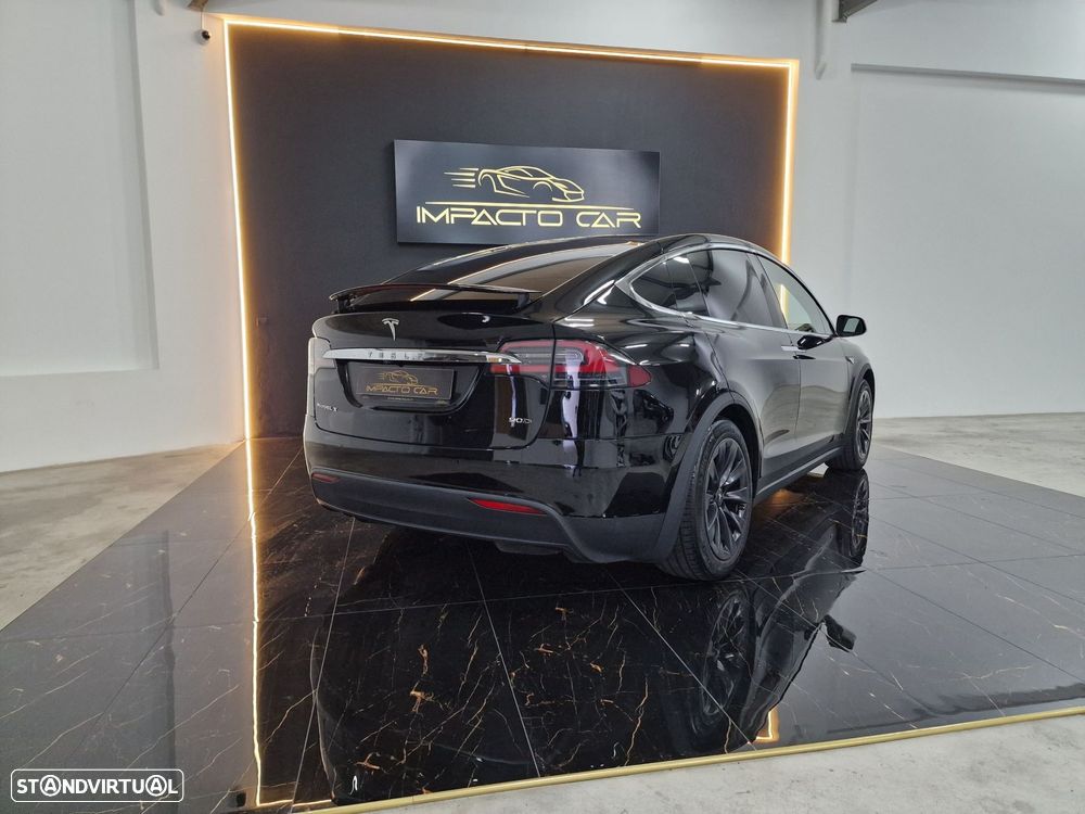 Tesla Model X 90D - 27