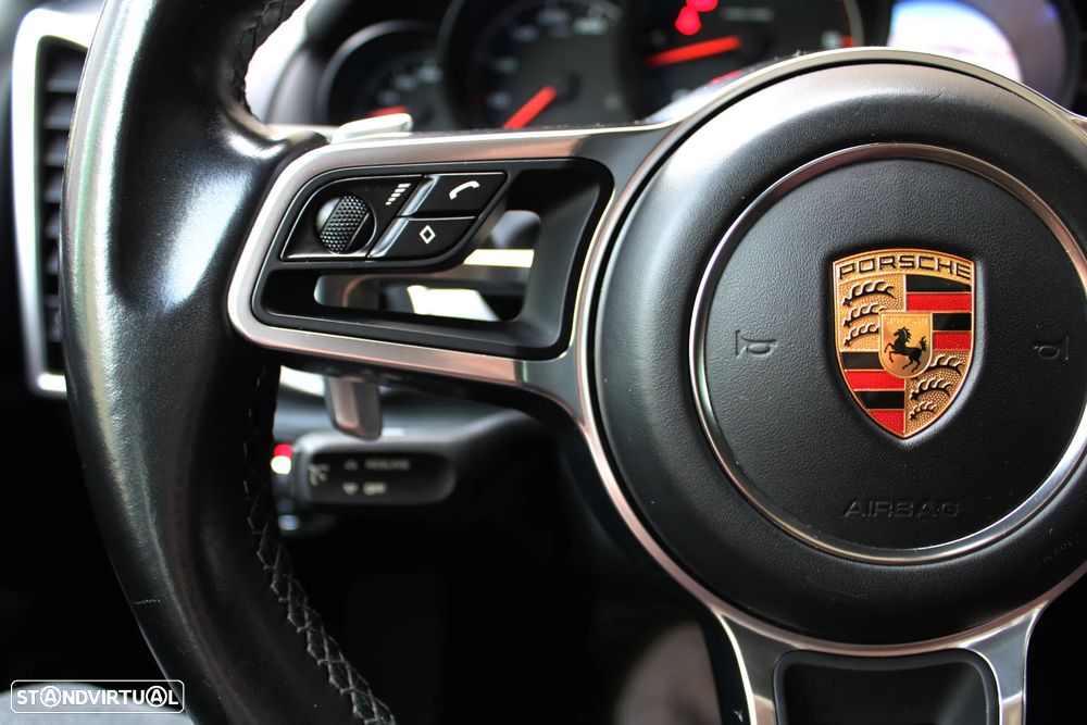 Porsche Cayenne Platinum Edition - 36