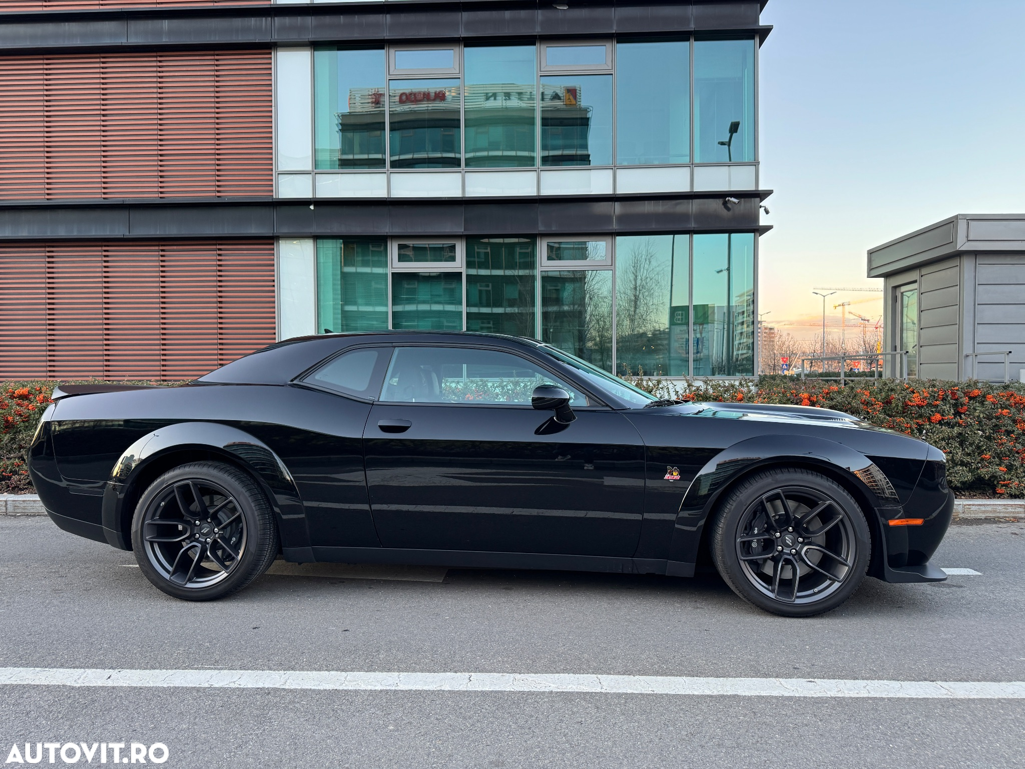 Dodge Challenger - 11