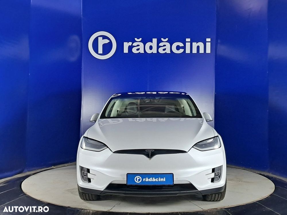 Tesla Model X - 8