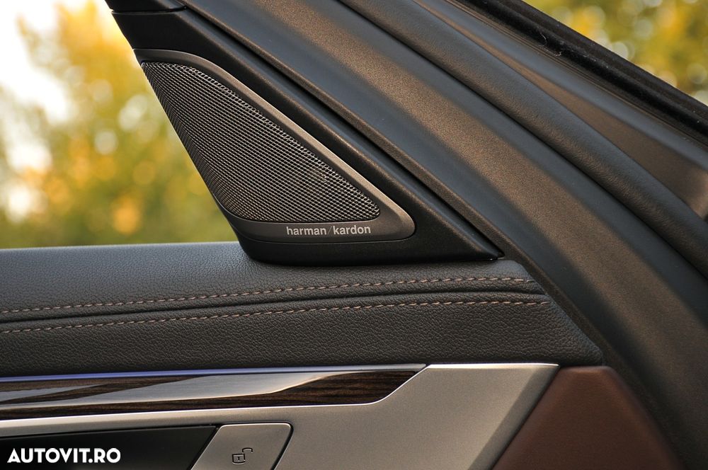 BMW Seria 7 740e iPerformance - 34