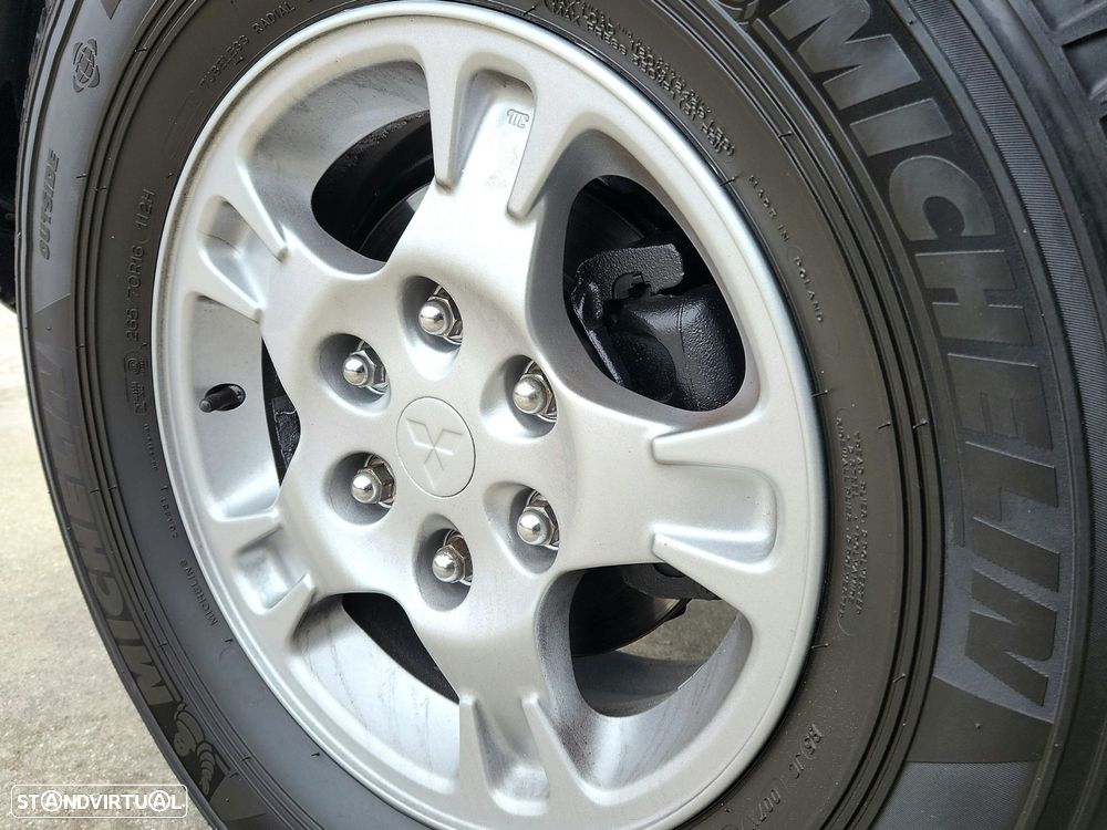 Mitsubishi Pajero 3.2 DI-D GLS ABS+CA+TA - 29