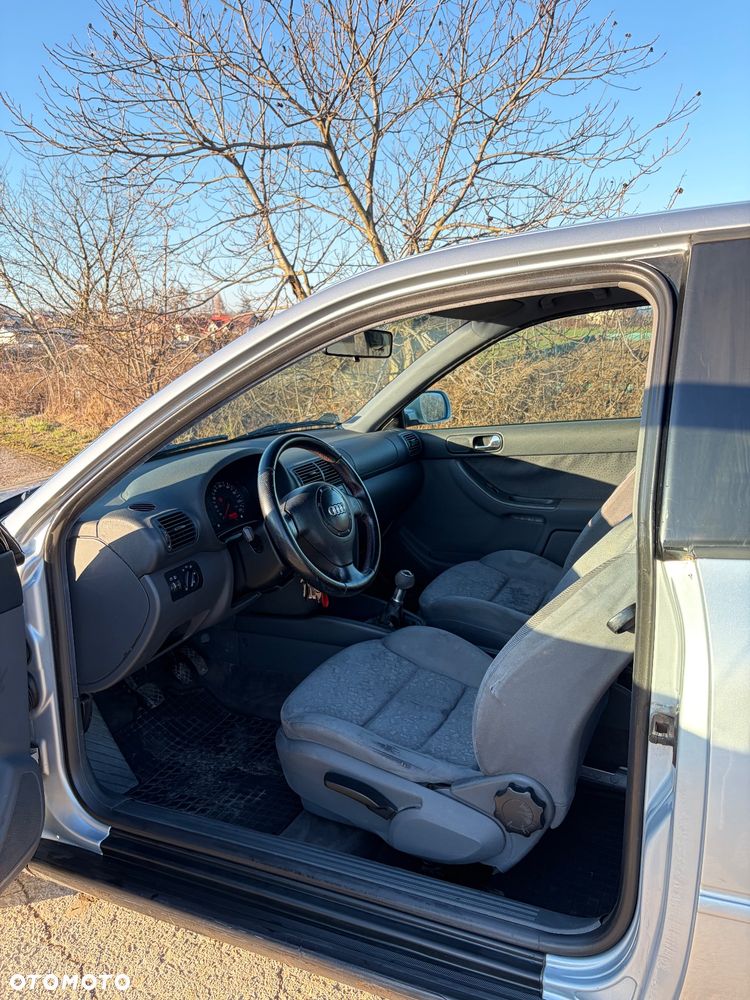 Audi A3 3-drzwiowe 1.6 Attraction - 5