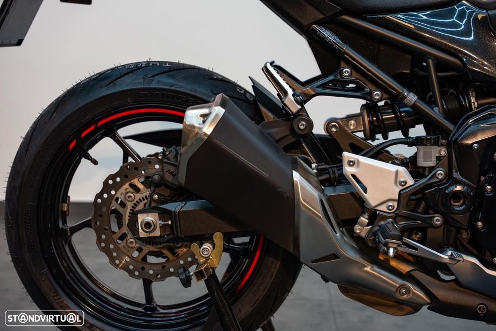 Kawasaki Z 900 - 12