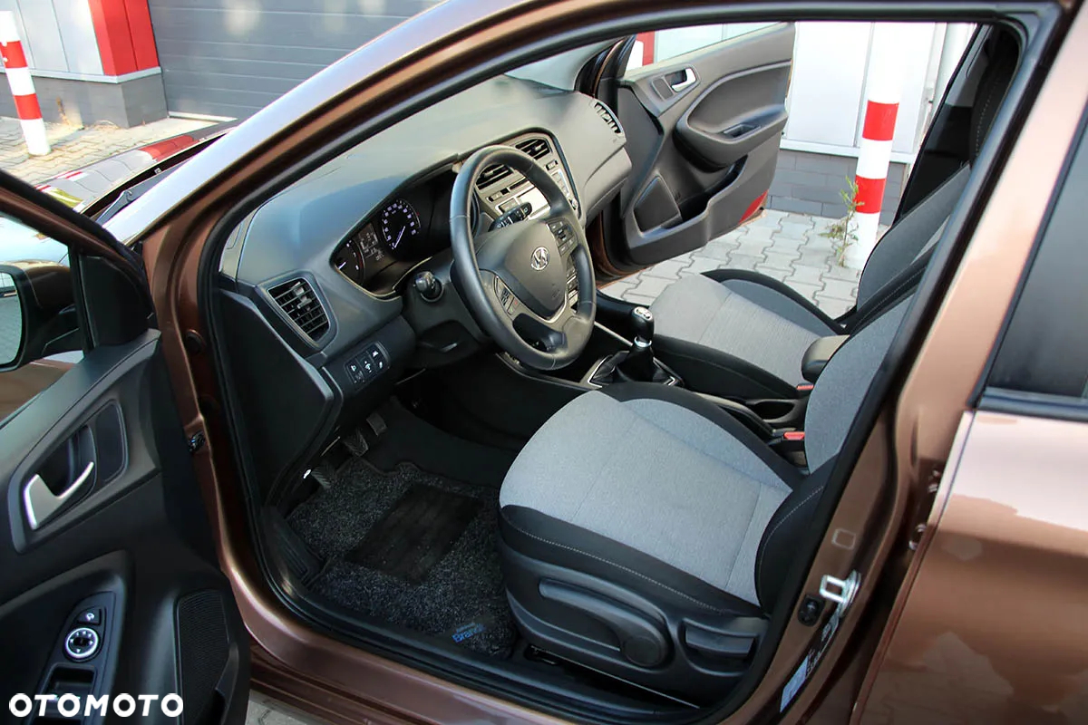 Hyundai i20 1.2 YES Gold - 19