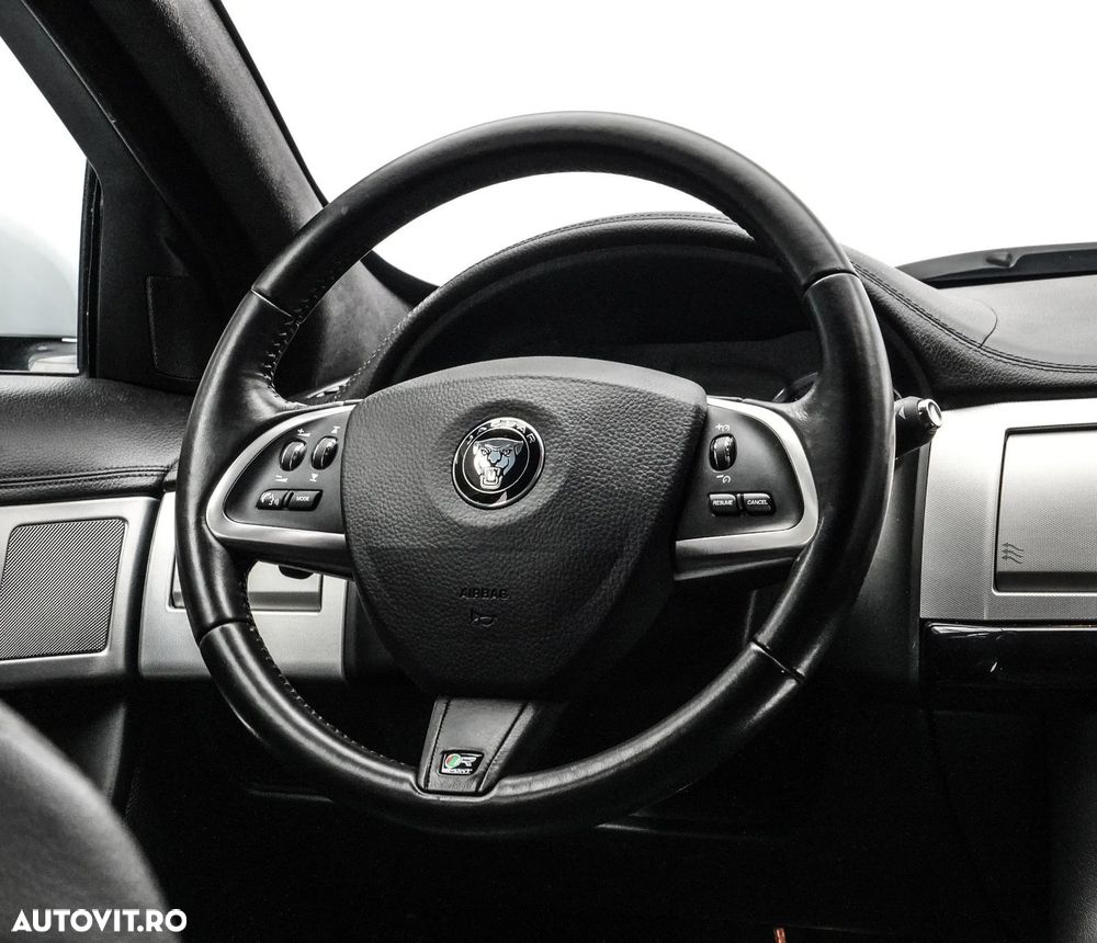 Jaguar XF 2.2D Premium Luxury - 18