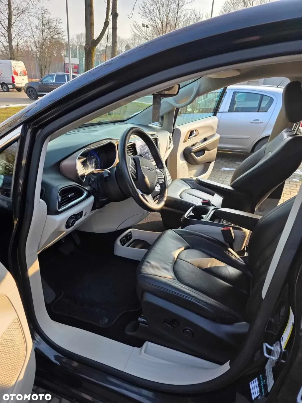 Chrysler Pacifica - 26