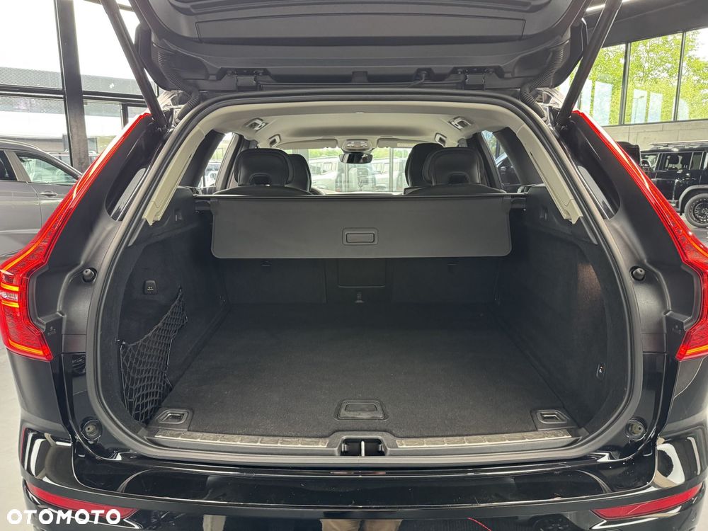Volvo XC 60 B5 B AWD Momentum Pro - 19