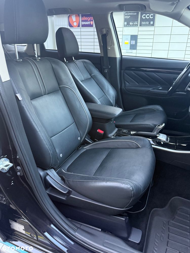 Mitsubishi Outlander 2.0 4WD Top - 24