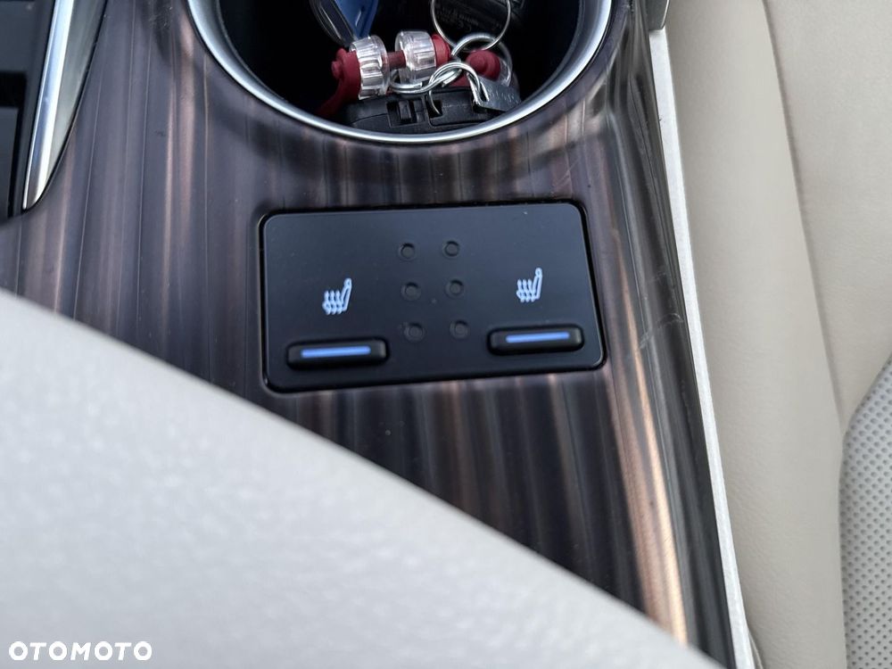 Toyota Camry 2.5 Hybrid Executive CVT - 22