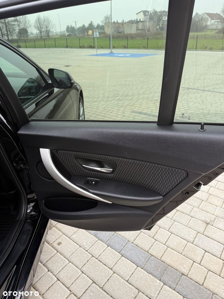 BMW Seria 3 318d - 16