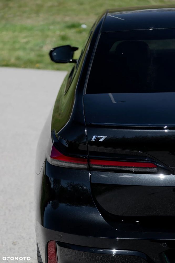 BMW i7 - 11