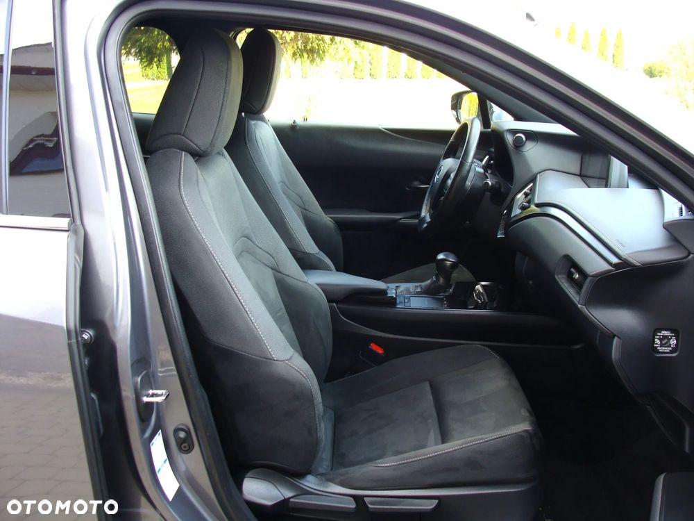 Lexus UX 250h (E-FOUR) Executive Line - 10