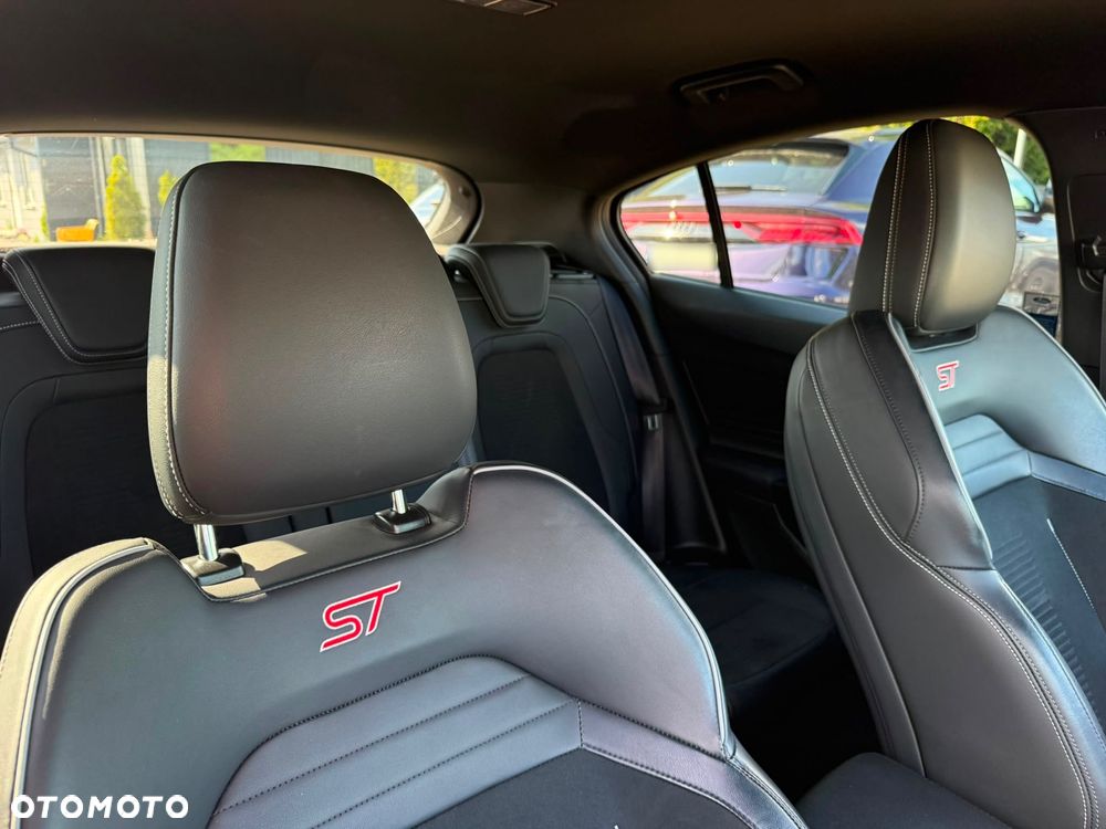 Ford Focus 2.3 EcoBoost ST - 30