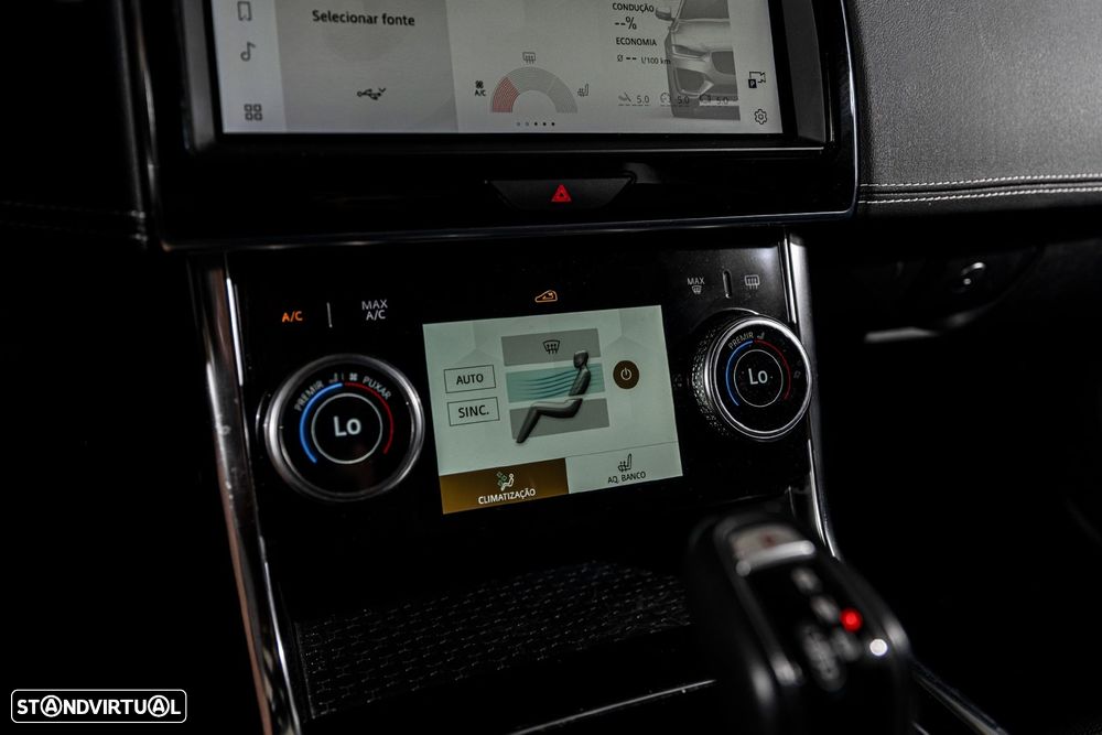 Jaguar XE 2.0 D200 R-Dynamic Black - 22