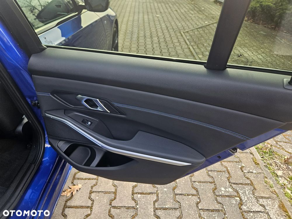 BMW Seria 3 320d xDrive M Sport Shadow - 23