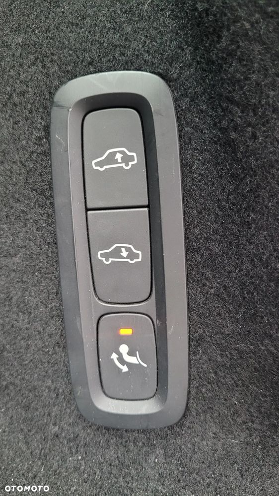 Volvo XC 60 T5 AWD R-Design - 19