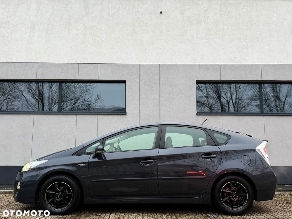 Toyota Prius (Hybrid) Executive - 6