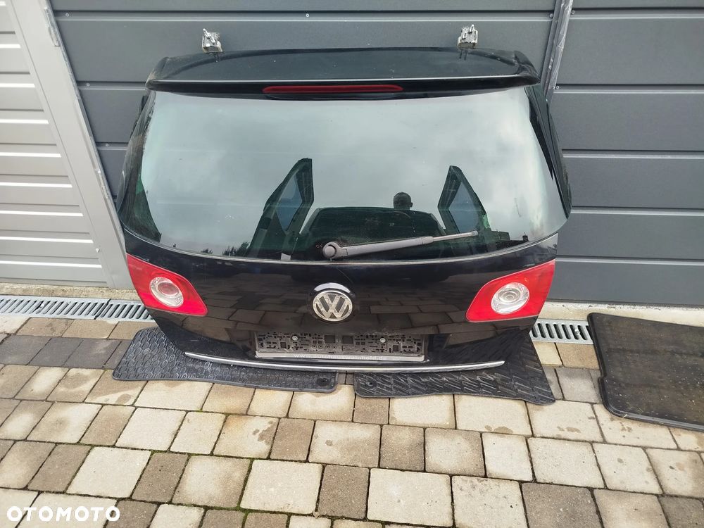 VW Passat B6 tylna klapa L041
