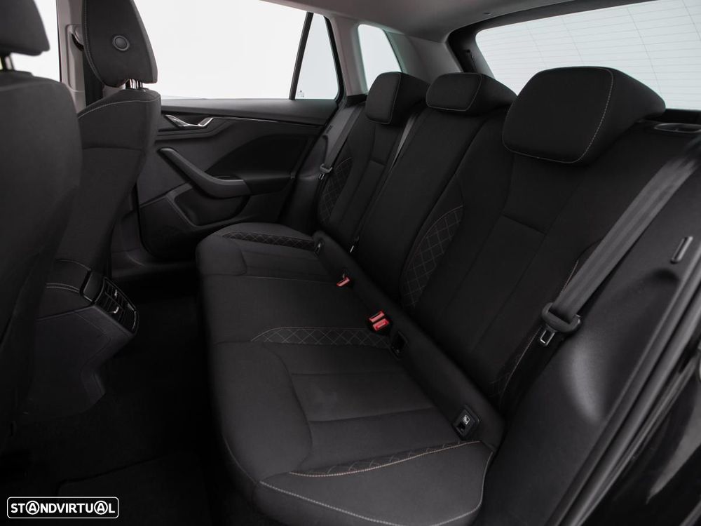 Skoda Kamiq 1.0 TSI — fotografia 10