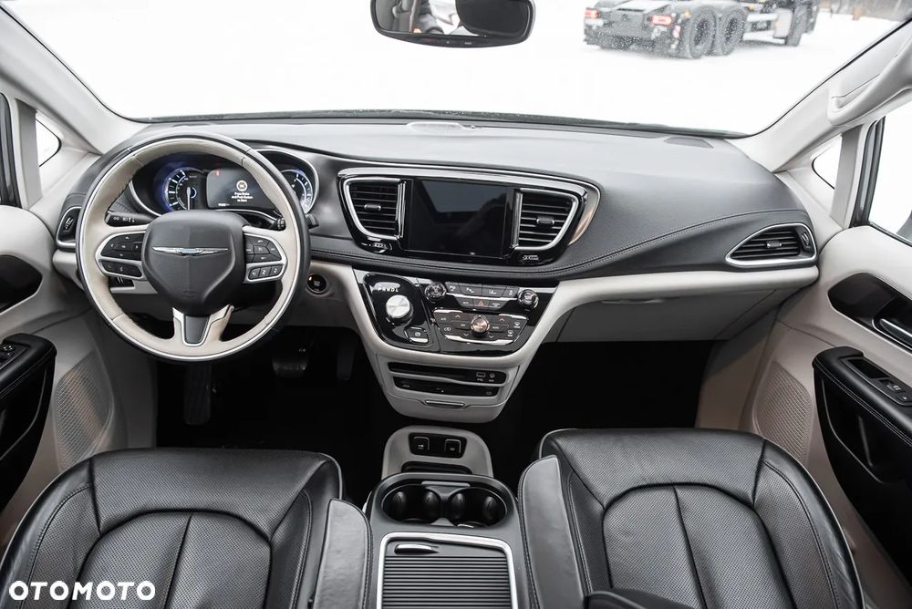 Chrysler Pacifica - 29