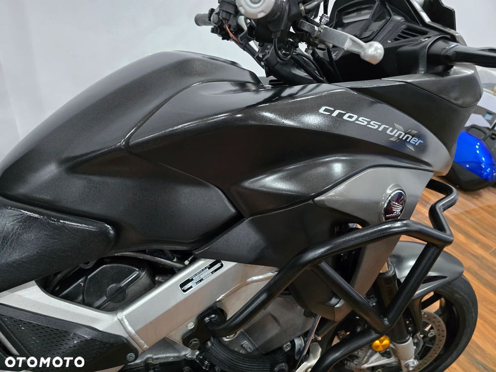 Honda VFR - 16