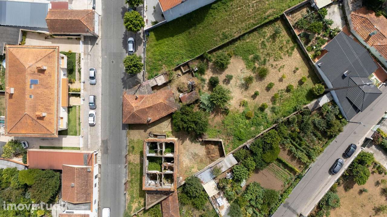 Moradia Isolada Para Recuperar (Espinho) - Jardim 1240 m2 - Grande imagem: 5/12