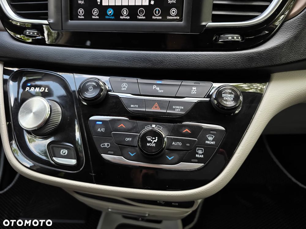 Chrysler Pacifica - 18