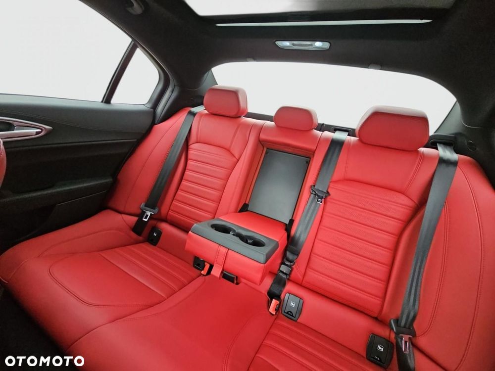 Alfa Romeo Giulia 2.0 Turbo Veloce Q4 - 14