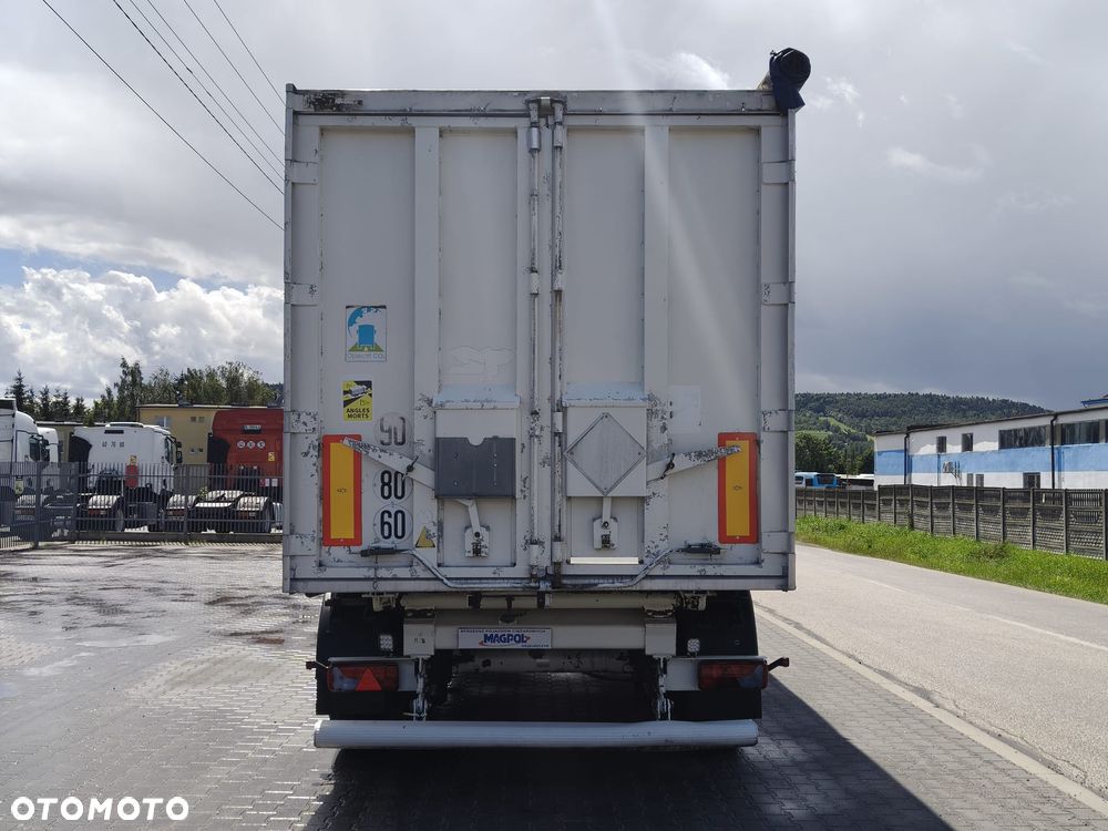 Benalu WYWROTKA 56m3 ALUMINIOWA / OSIE MERCEDES/OŚ PODNOSZONA / DRZWI / SZYBER ZBOŻOWY - 18