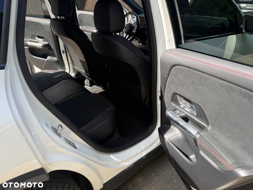 Mercedes-Benz GLA - 14