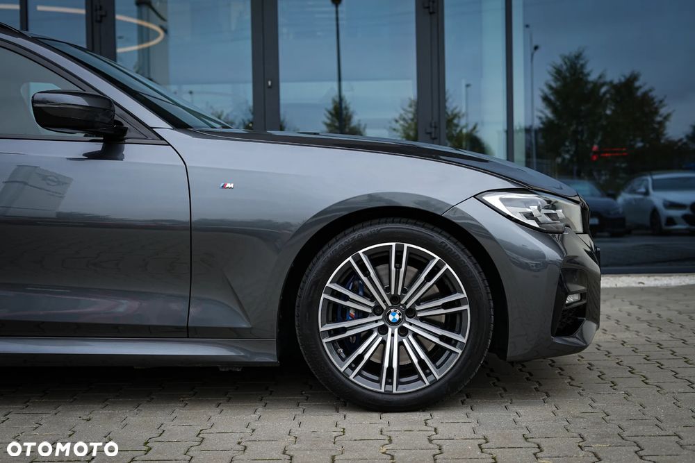 BMW Seria 3 330i M Sport sport - 17