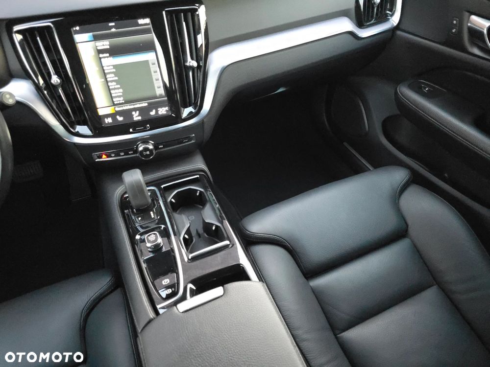 Volvo V60 T6 AWD Plug-In Hybrid Essential - 10