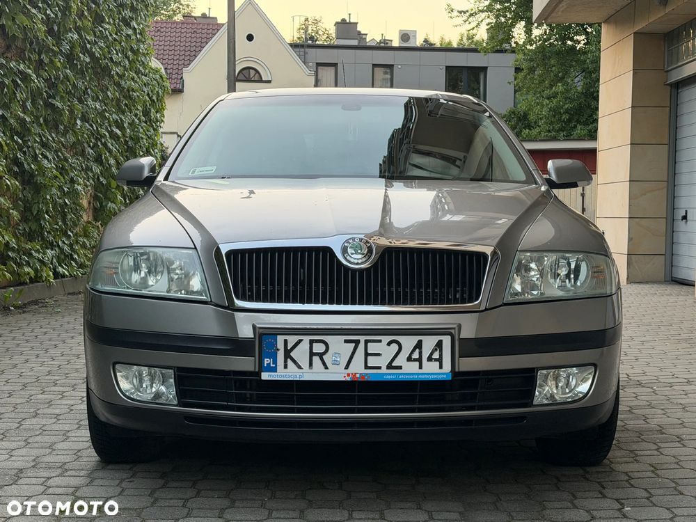 Skoda Octavia 1.6 Elegance - 2