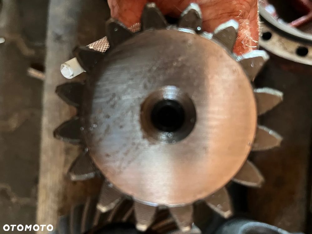 Półośka 16 zębów mostu tylnego CAT 428 - 2